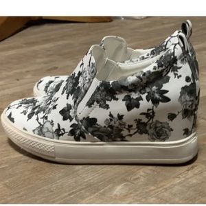 Wanted Floral Black & White Wedge Slip On Sneakers Size 8!
